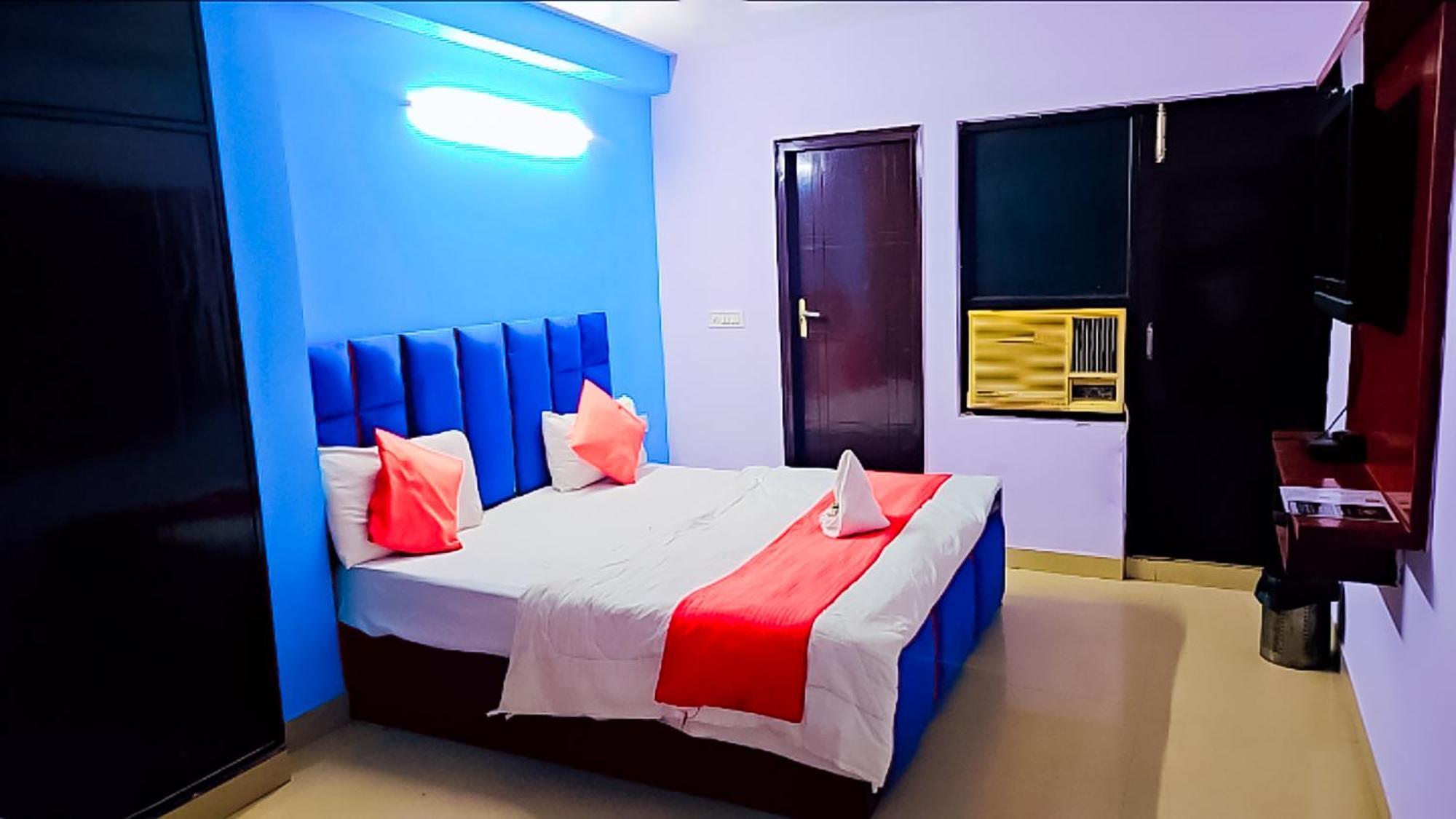 Happy Inn - Near Saket Metro นิวเดลี ภายนอก รูปภาพ