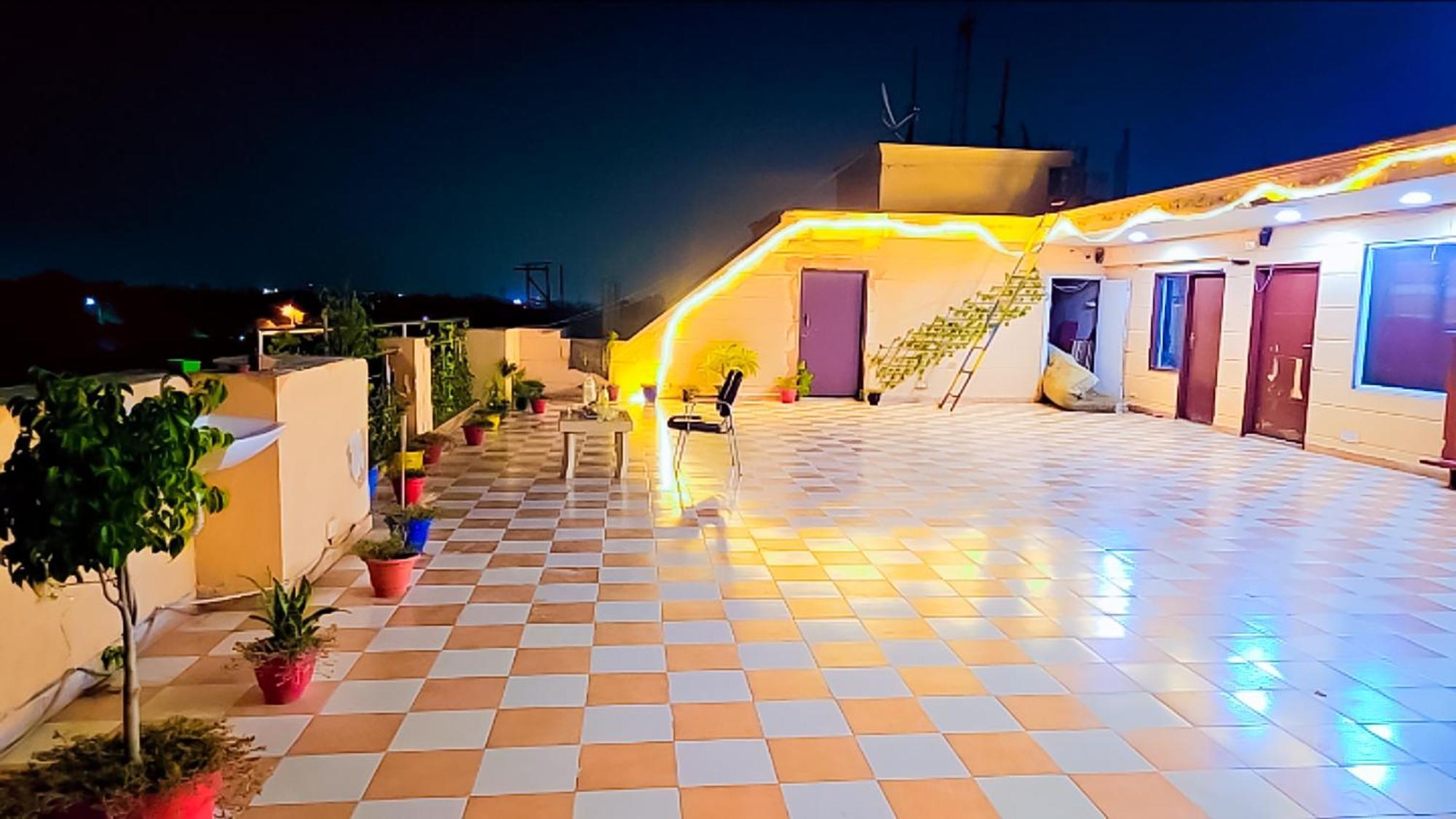 Happy Inn - Near Saket Metro นิวเดลี ภายนอก รูปภาพ