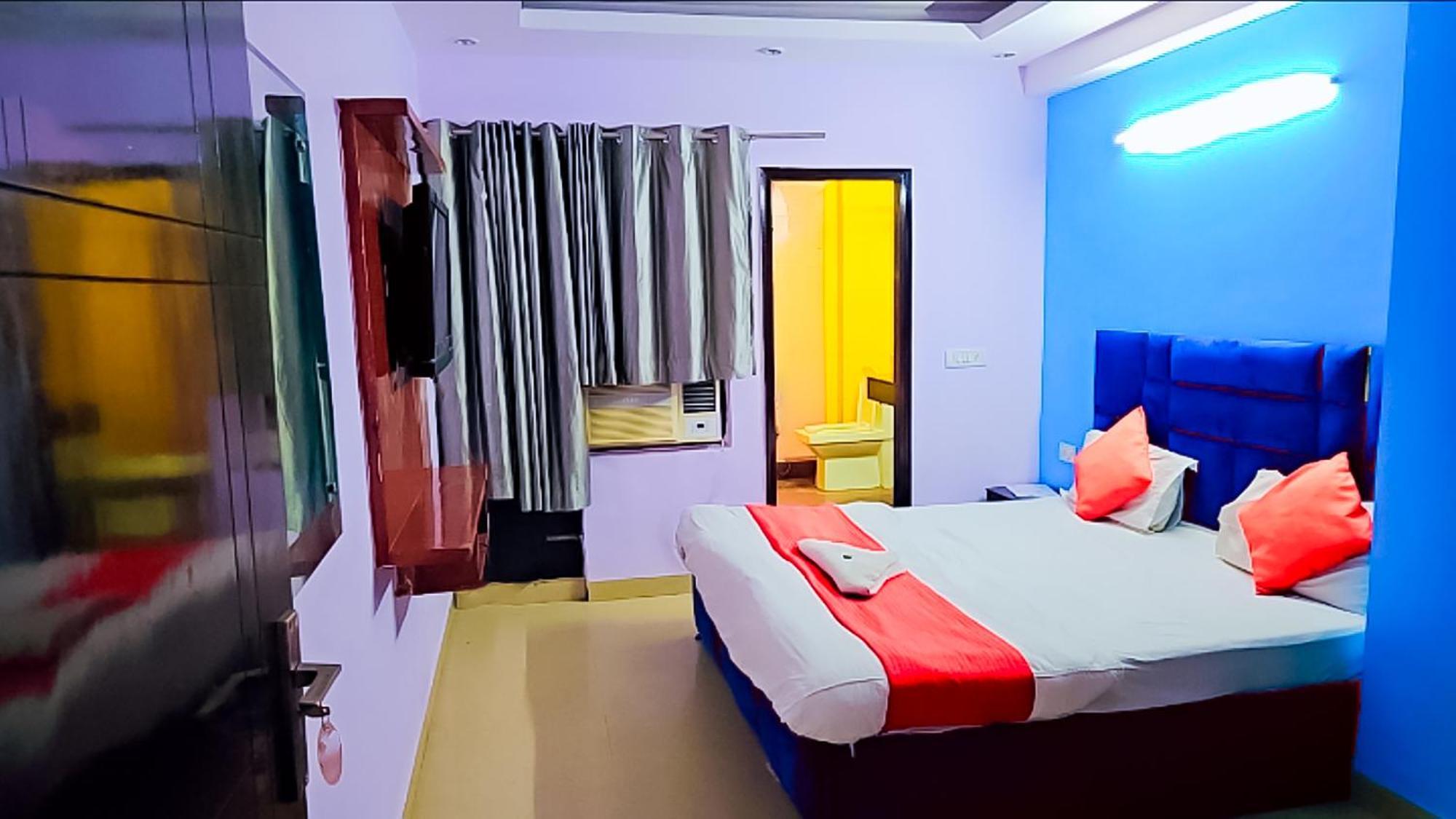 Happy Inn - Near Saket Metro นิวเดลี ภายนอก รูปภาพ