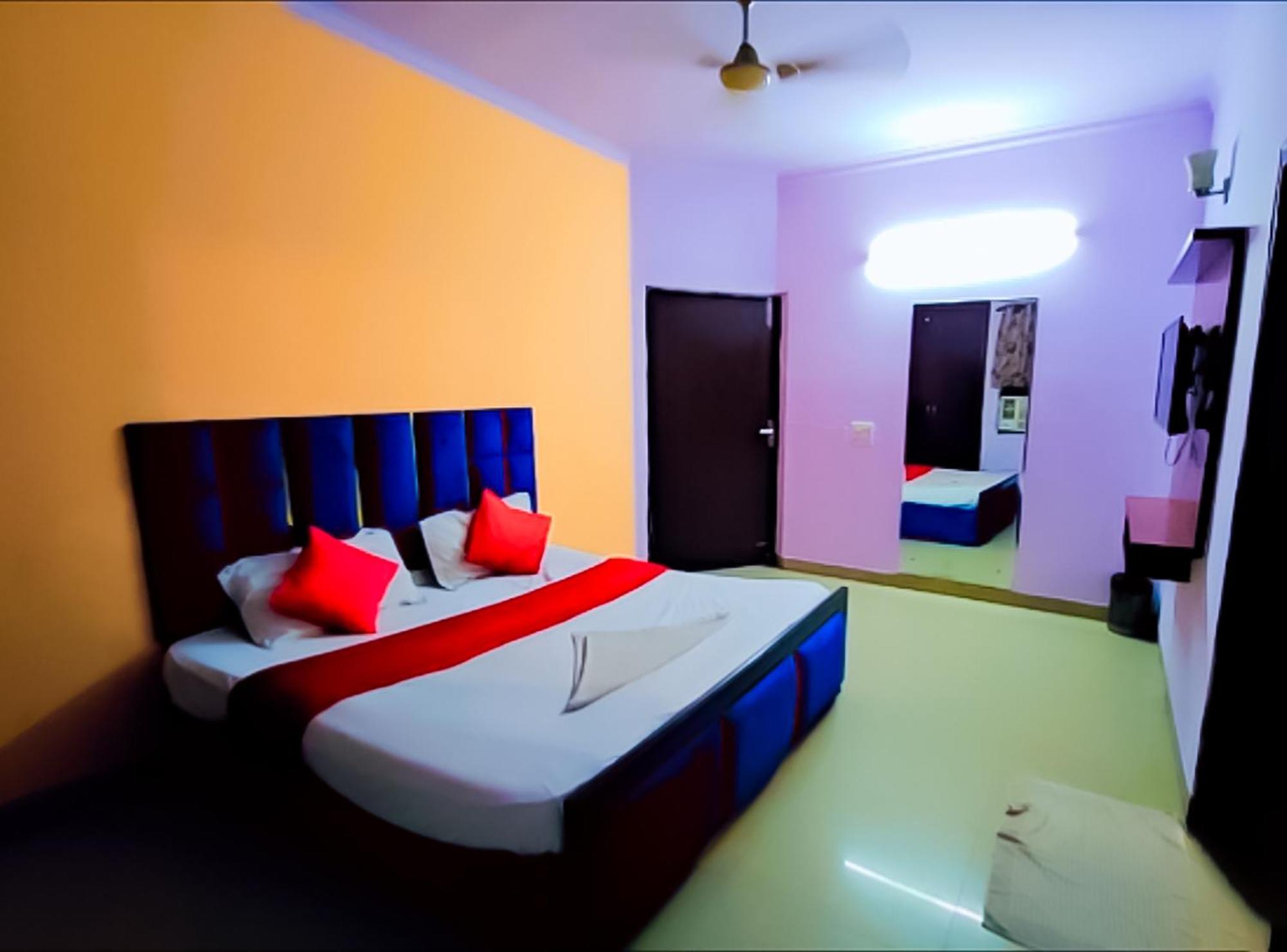 Happy Inn - Near Saket Metro นิวเดลี ภายนอก รูปภาพ